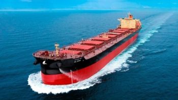 سفن الصب تخفض سرعتها وترفع أسعار الشحن مع زيادة تكاليف الوقود واضطرابات هرمز