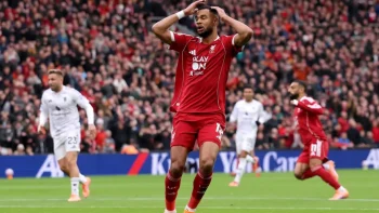 شاهد الآن بدون تقطيع.. القنوات الناقلة لمباراة مانشستر يونايتد ضد ليفربول في كلاسيكو الدوري الإنجليزي