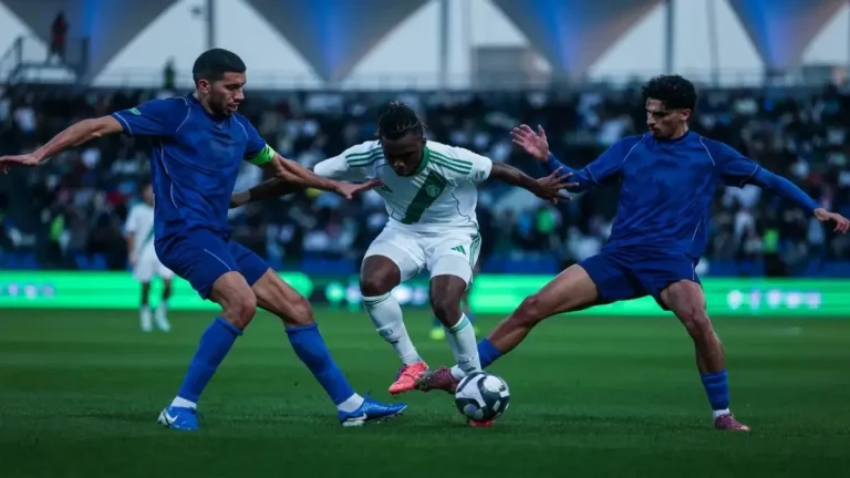 🔥 شاهد: الأهلي يسحق الفتح بـ2 هدف على ملعب الجوهرة المشعة… آخر فرصة لضبط تردد القناة الحصري للدوري السعودي!