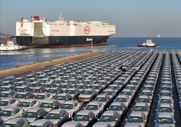 شركة BYD توسع أسطول ناقلات السيارات لتعزيز الصادرات ومعالجة التقلبات اللوجستية