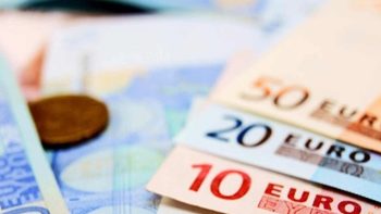 شهد سعر صرف اليورو في 7 مايو صعوداً حاداً في جميع المجالات، حيث وصل أعلى سعر بيع إلى 32248 دونغ فيتنامي/يورو.