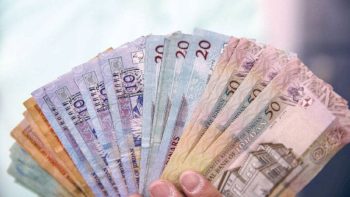 صرف الرواتب مبكراً ينعش الأسواق المحلية ويعيد الحيوية للحركة التجارية وفيرة السيولة
