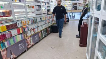 عندما يصبح الدواء سلعة نادرة.. رحلة البحث عن قارورة أمل بصيدليات طهران | اقتصاد