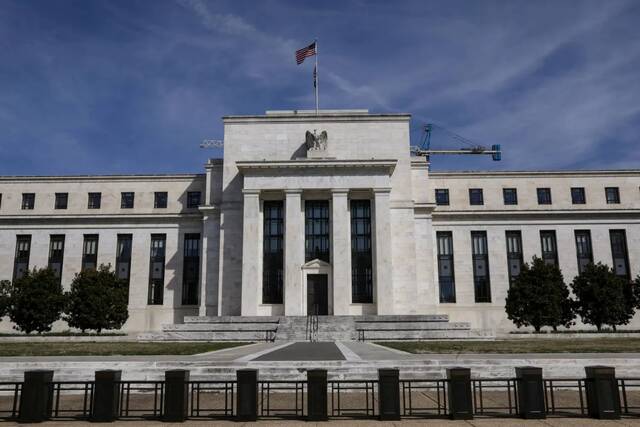 فيدرالي نيويورك: ارتفاع أسعار الوقود يضغط على الأسر محدودة الدخل