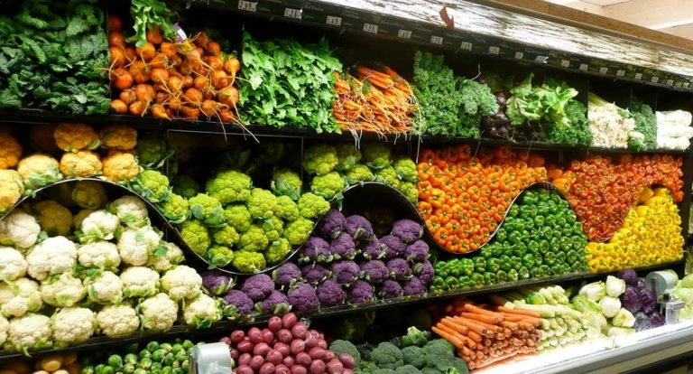 قائمة أسعار الخضراوات والفاكهة في الإسكندرية اليوم الجمعة 15 مايو