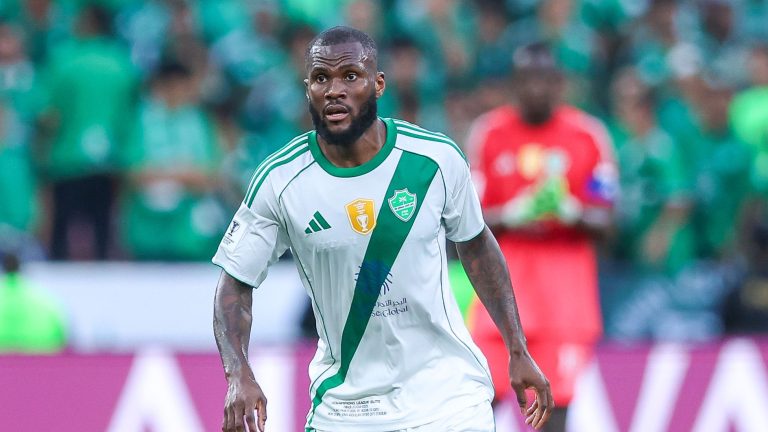 ما القنوات الناقلة لمباراة الأهلي والخلود في دوري روشن السعودي 2025-2026؟ وكيف تشاهدها عبر الإنترنت؟