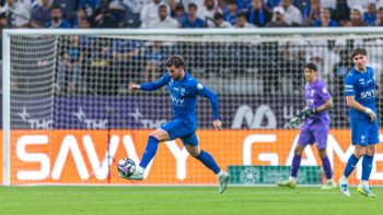 ما القنوات الناقلة لمباراة الحزم والهلال في دوري روشن السعودي 2025-2026؟ وكيف تشاهدها عبر الإنترنت؟