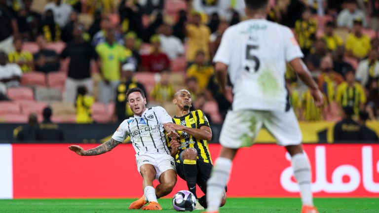 ما القنوات الناقلة لمباراة الشباب والاتحاد في دوري روشن السعودي 2025-2026؟ وكيف تشاهدها عبر الإنترنت؟