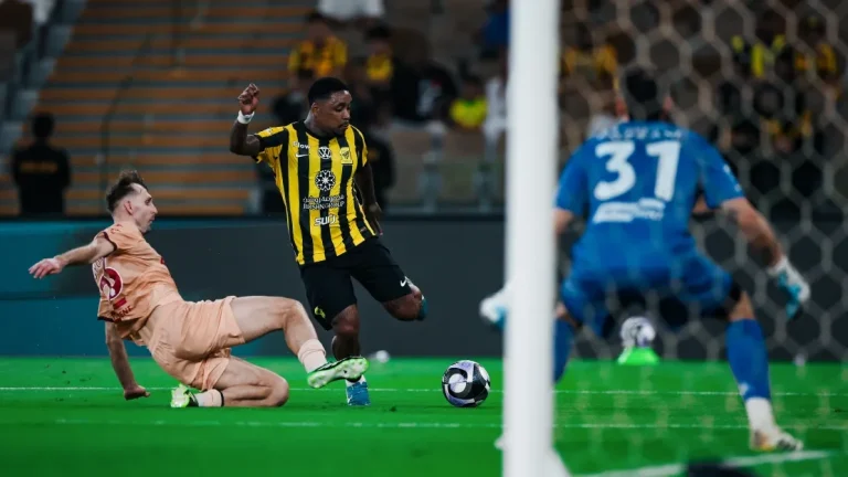 معلق مباراة الاتحاد ضد ضمك اليوم في دوري روشن 2026