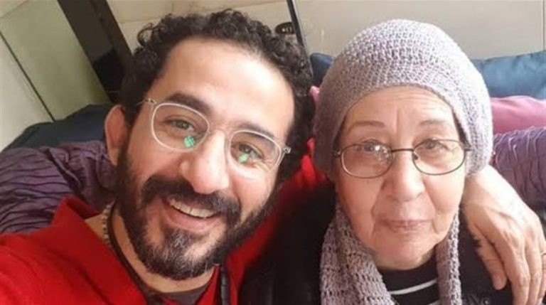 موعد ومكان تشييع جنازة والدة أحمد حلمي