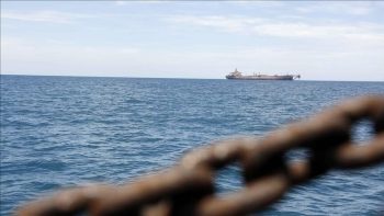 نجاح عملية إنقاذ سفينة بضائع من الغرق في ميناء سقطرى