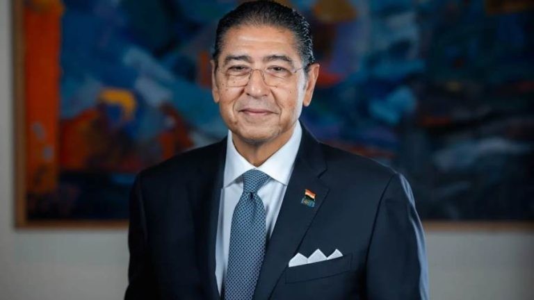 هشام عز العرب: سعر الصرف ليس مقياسًا لكرامة الدول.. والمركزي يدير الملف النقدي بالاتجاه الصحيح