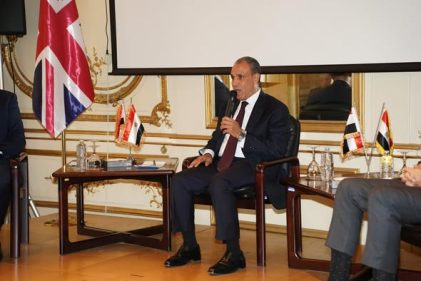 وزير الخارجية يلتقي بأعضاء الجالية المصرية في لندن