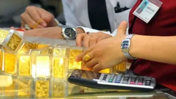 وفي صباح يوم 27 مايو، استمرت أسعار الذهب في الانخفاض.