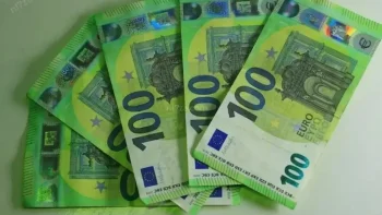 اليورو يتحرك في نطاق ضيق أمام الجنيه والبنوك تحافظ على استقرار الأسعار