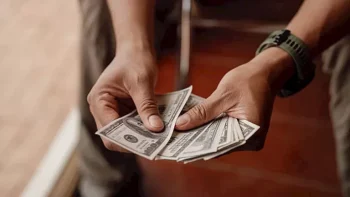 تراجع في 10 بنوك.. سعر الدولار مقابل الجنيه بنهاية تعاملات 16-6-2026
