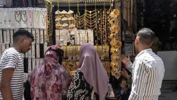 تراجع أسعار الذهب في مصر مع ارتفاع الدولار وركود الطلب