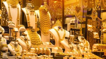 الذهب يواصل التراجع .. وعيار 24 يفقد نحو 143 جنيهاً