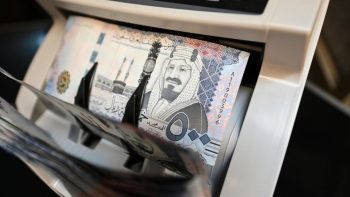 الريال السعودي يحافظ على استقراره أمام العملات بتعاملات اليوم
