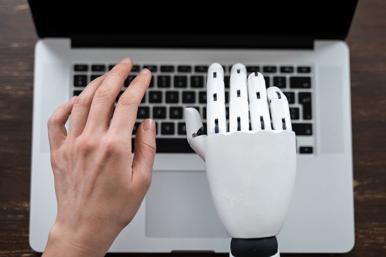 أزمة جديدة للذكاء الاصطناعي.. هل بدأت مرحلة رفع الأسعار وتقليص الخدمات؟ | تكنولوجيا