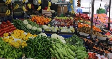 أسعار الخضراوات والفاكهة فى أسواق أسوان اليوم الاثنين