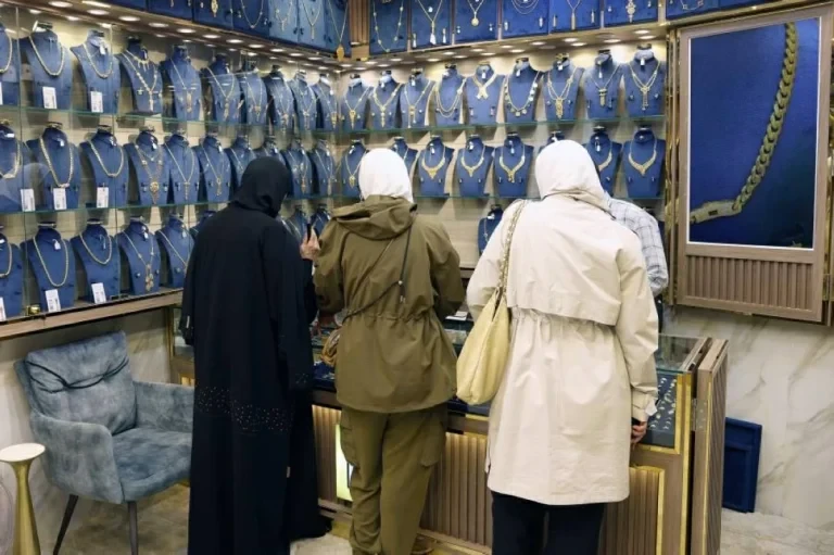 أسعار الذهب اليوم في مصر.. عيار 21 يسجّل 5730 جنيهاً : CNN الاقتصادية