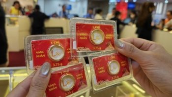 أسعار الذهب اليوم، 7 يونيو: خسارة أكثر من 40 مليون دونغ فيتنامي للأونصة، مما أصاب مشتري الذهب الذين كانوا في ذروة الأسعار بالدوار.