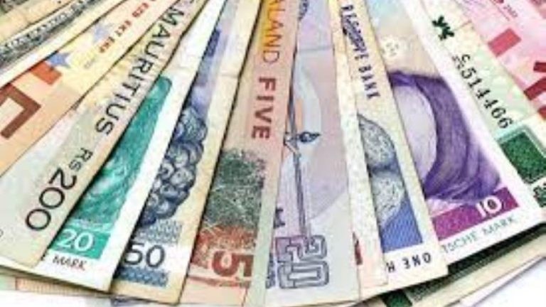 أسعار العملات اليوم الأربعاء: تراجع اليورو والجنيه الإسترليني والريال السعودي