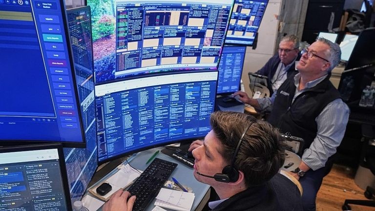 أسعار النفط ترتفع مع تبادل إيران وإسرائيل الضربات تحديا لترامب