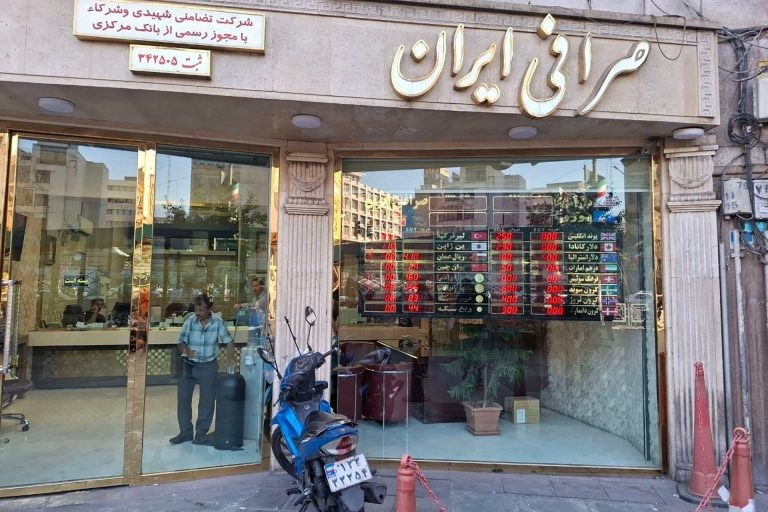أسواق طهران.. الريال يبتسم والبورصة تحلق والسلع الأساسية ثابتة | اقتصاد