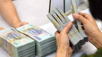 إذا قمت بإيداع 300 مليون دونغ فيتنامي في حساب توفير لدى بنك BIDV أو Agribank، فكم ستستلم؟