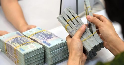 إذا قمت بإيداع 300 مليون دونغ فيتنامي في حساب توفير لدى بنك BIDV أو Agribank، فكم ستستلم؟