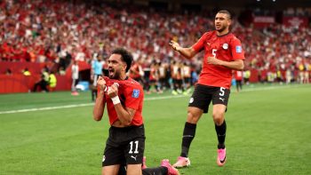 ” اتفرج في بيتك”.. 4 قنوات مجانية تذيع مباراة مصر وإيران بكأس العالم (اعرف التردد)