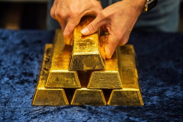 ارتفاع أسعار الذهب مع استقرار الدولار وعوائد السندات الأمريكية