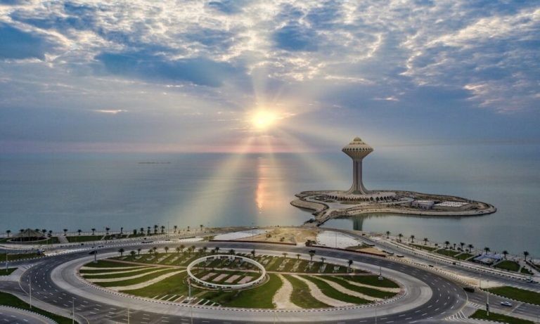 الأرصاد تحذر من استمرار ارتفاع درجات الحرارة في السعودية