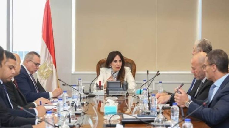 "الإسكان" تستعرض موقف البرج الأيقوني وتسليمات 1700 وحدة سكنية بالعاصمة الجديدة