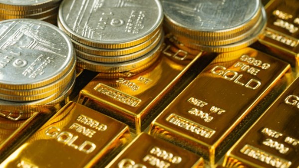 الذهب يربح من جديد.. كم سجلت أسعار السبائك والجنيه الذهب اليوم