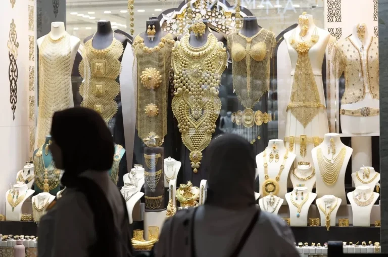 الذهب يواصل خسائره وسط مخاوف من رفع أسعار الفائدة الأميركية