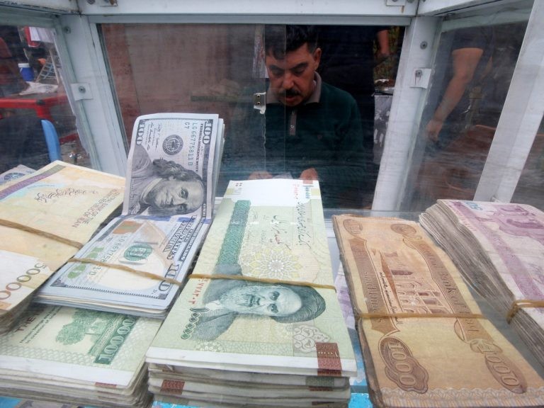 العملة الإيرانية ترتفع 15% مقابل الدولار عقب اتفاق وقف الحرب | اقتصاد