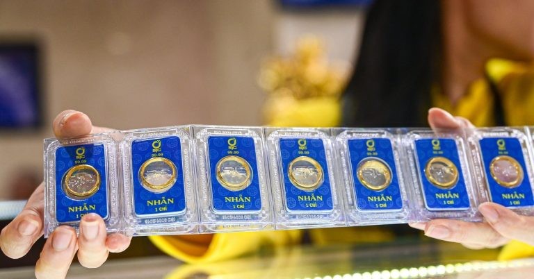 انتعشت أسعار الذهب اليوم، 28 يونيو 2026، بعد أن انخفضت إلى ما دون 4000 دولار، لكن الضغط لا يزال قائماً.
