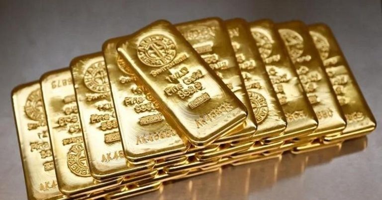 انخفاض أسعار الذهب مع ارتفاع النفط