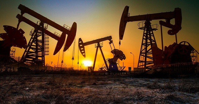 انخفاض أسعار النفط وخام برنت يغلق قرب 77 دولاراً