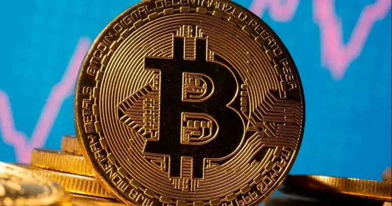 بيتكوين تنخفض بشكل حاد من 126 ألف دولار إلى 63 ألف دولار فما مستقبل الشتاء الرقمي؟