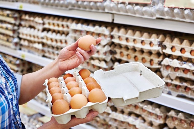 تخفيض سعر البيض بالمنافذ التموينية لـ85 جنيها للطبق