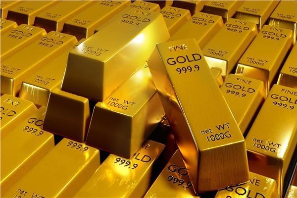تراجع أسعار الذهب محليًا بمنتصف تعاملات الإثنين.. الجرام يفقد 130 جنيهًا
