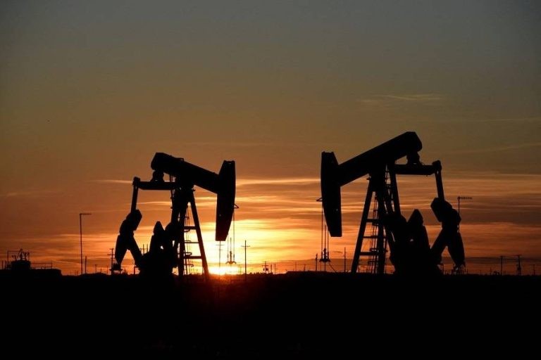 تراجع أسعار النفط بأكثر من 4% بعد الإعلان عن الاتفاق بين أميركا وإيران