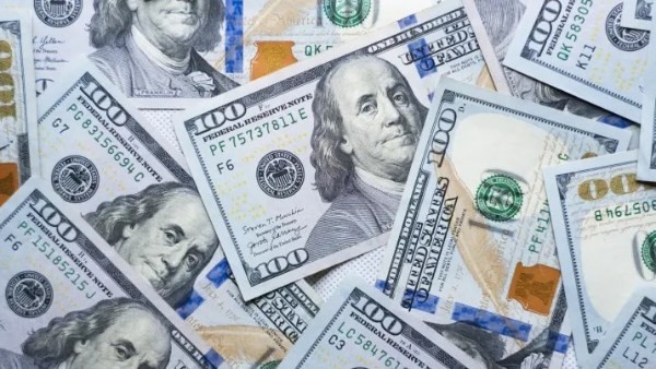 تراجع إلى مستوى 50 جنيهًا .. آخر تحديث لسعر الدولار الآن