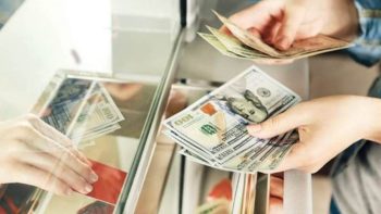 تراجع سعر الدولار أمام الجنيه خلال تعاملات اليوم ويسجل 49.92 جنيه للبيع في البنك الأهلي المصري