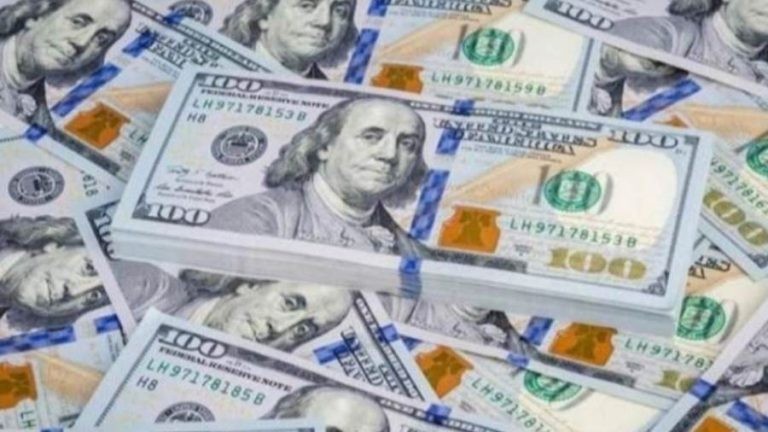 تراجع سعر الدولار أمام الجنيه خلال تعاملات اليوم ويسجل 52.07 جنيه للبيع بالبنك الأهلي المصري