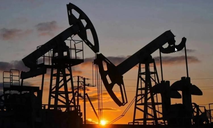 تراجع ملحوظ في أسعار النفط عقب الإعلان عن الاتفاق الأمريكي الإيراني